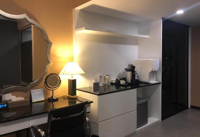 חדר משפחתי, Bedrock