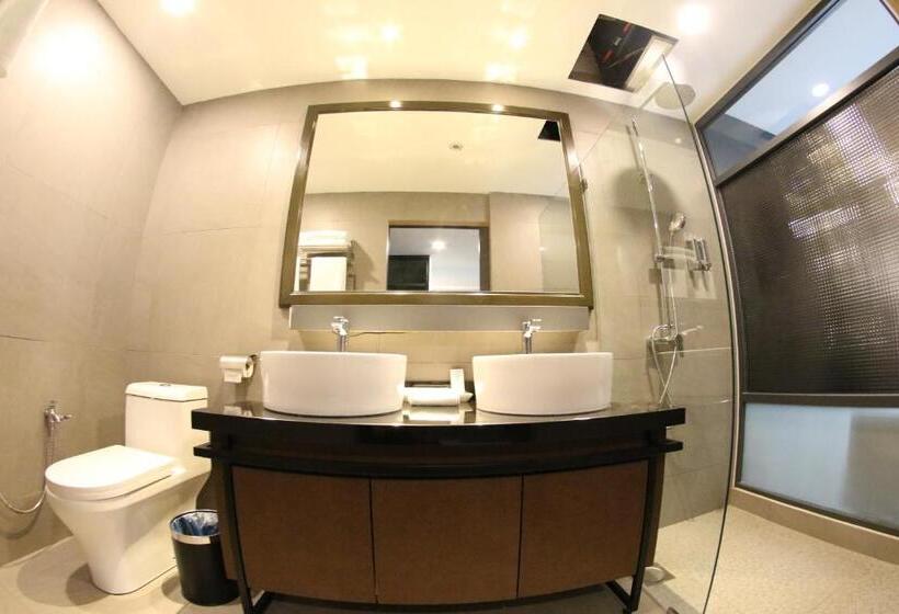 חדר משפחתי, Bedrock