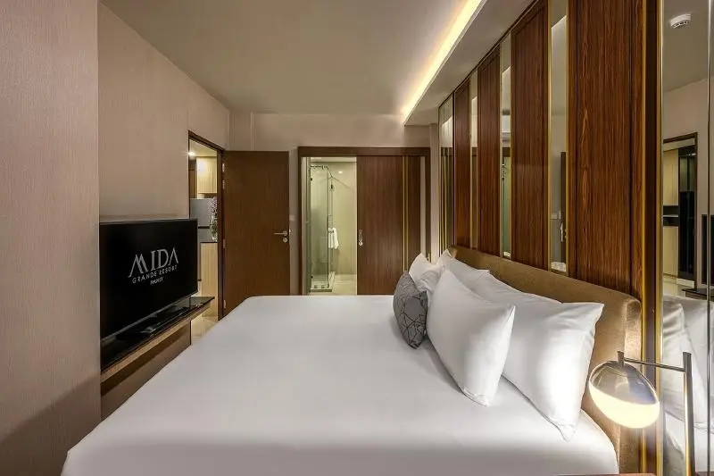 سوئیت 2 خوابه, Mida Grande Resort Phuket Official Account