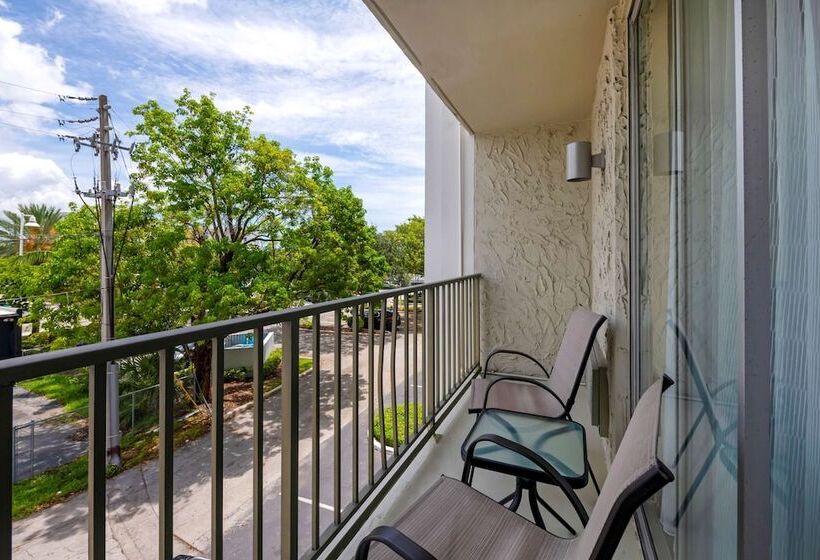 스탠다드 룸 더블 침대, Best Western Plus North Miami Bal Harbour