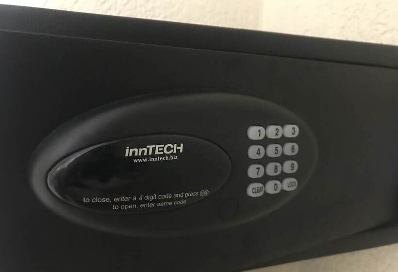 غرفه قياسيه سريرين مزدوجين, Best Western Plus North Miami Bal Harbour