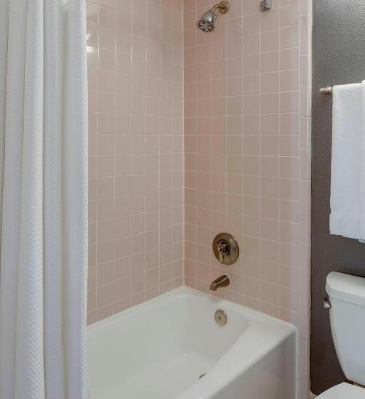 חדר סטנדרט עם מיטת קינג, Courtyard By Marriott Boston Logan Airport