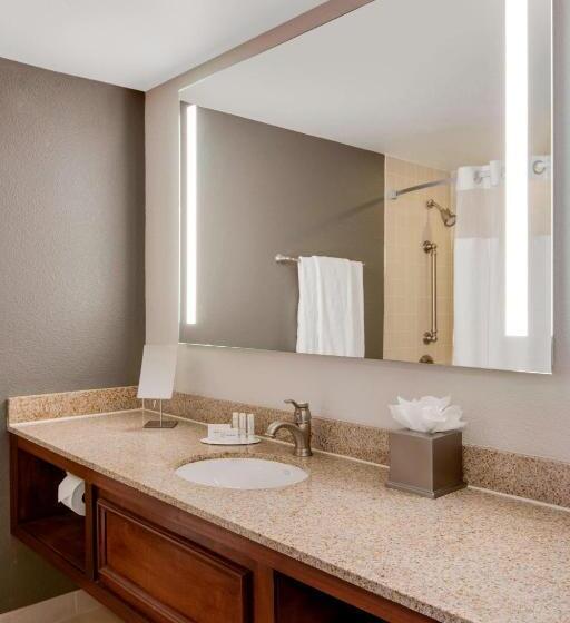 스탠다드 룸 킹사이즈 침대, Courtyard By Marriott Boston Logan Airport