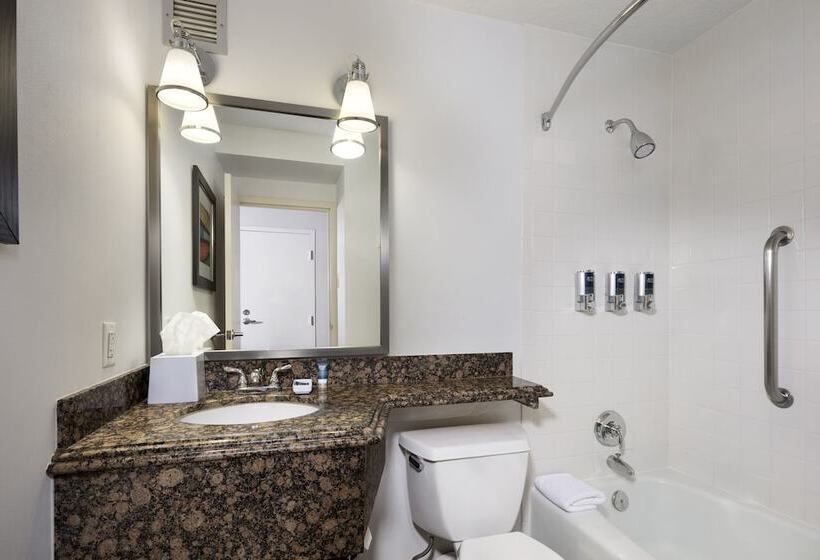 غرفه قياسيه سريرين مزدوجين, Four Points By Sheraton Kansas City Airport