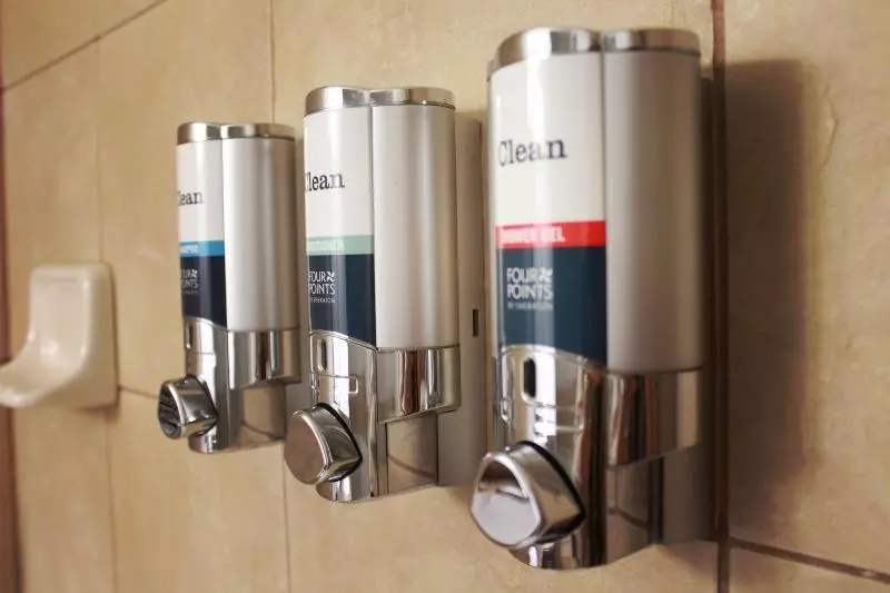 اتاق استاندارد با تخت بزرگ, Four Points By Sheraton Kansas City Airport