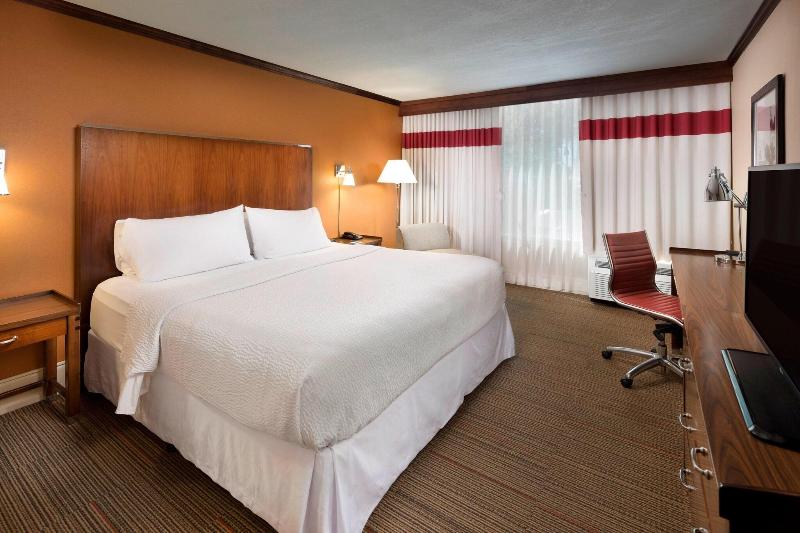 غرفة قياسية سرير كينج, Four Points By Sheraton Kansas City Airport