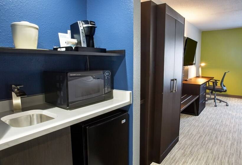 Люкс, Holiday Inn Express & Suites Dayton Huber Heights By Ihg