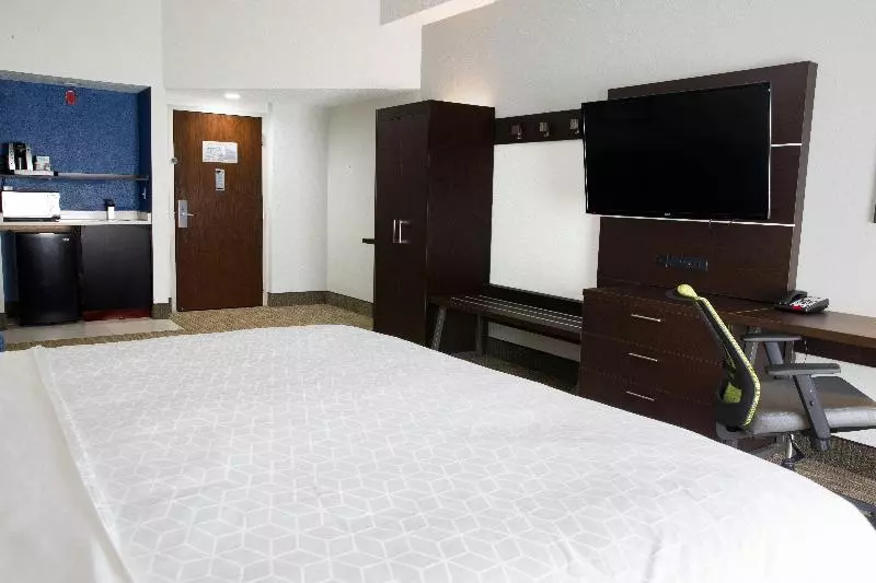 キングサイズベッドのスイートルーム, Holiday Inn Express & Suites Dayton Huber Heights By Ihg