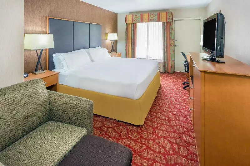 身障者適用キングサイズベッドルーム, Holiday Inn Express Roseburg, An Ihg
