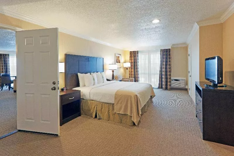 سوئیت با تخت بزرگ, Holiday Inn & Suites San Mateo   Sfo, An Ihg