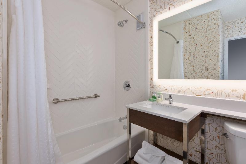 Люкс Кровать Кинг, Holiday Inn Westbury Long Island, An Ihg