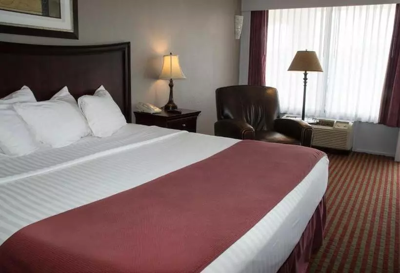 キングサイズベッドのスタンダードルーム, Days Inn By Wyndham Pittsburg Ks