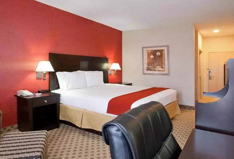 キングサイズベッドのスタンダードルーム, Quality Inn & Suites Oakwood Village Cleveland South