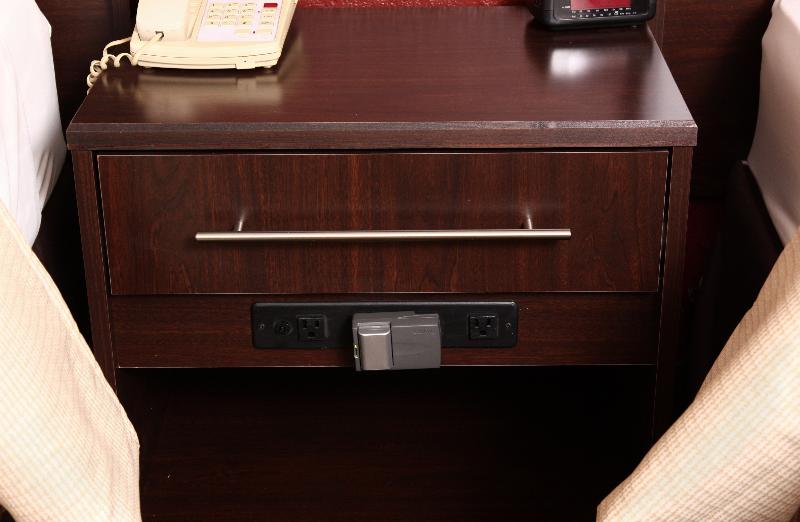 스위트 킹사이즈 침대, Red Roof Plus Henderson