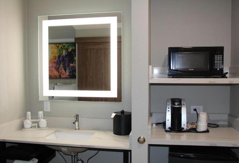 キングサイズベッドのスタンダードルーム, La Quinta Inn & Suites By Wyndham Yakima Downtown
