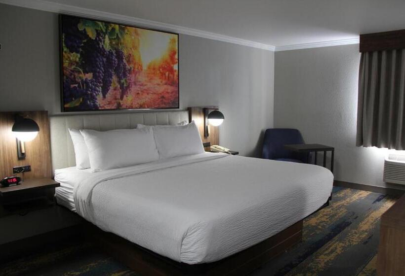 غرفة قياسية سرير كينج لذوى الإحتياجات الخاصة, La Quinta Inn & Suites By Wyndham Yakima Downtown