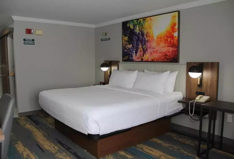 身障者適用キングサイズベッドルーム, La Quinta Inn & Suites By Wyndham Yakima Downtown