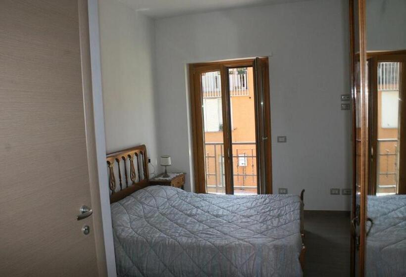 Номер Стандарт с Балконом, B&b Della Contrada Varenna