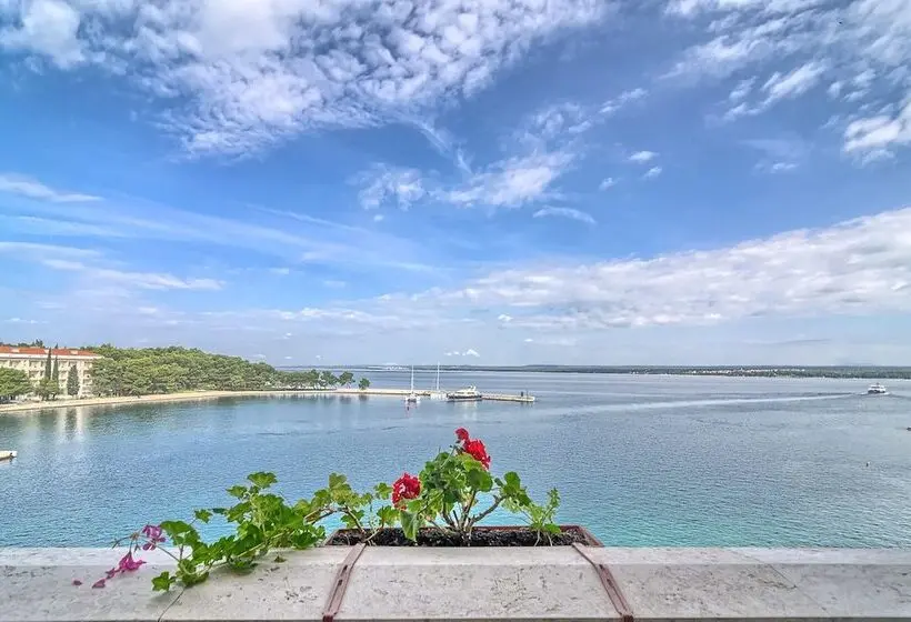 سوییت با چشم‌انداز دریا, Brijuni Hotel Neptun