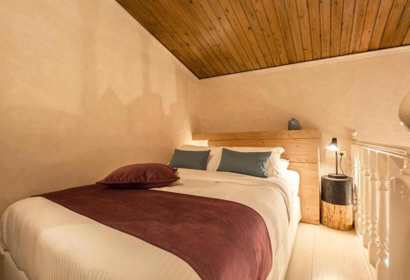 Suite with Terrace, J&g Suites