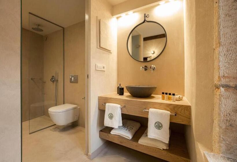 Suite with Terrace, J&g Suites