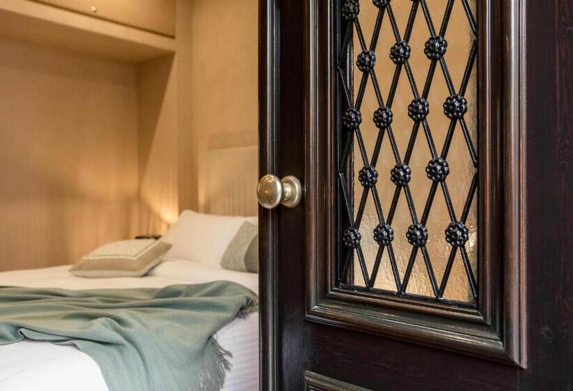 דירת חדר בקומת קרקע, J&g Suites