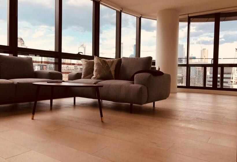 2 Bedrooms Apartment City View, Winston Apartments Docklands