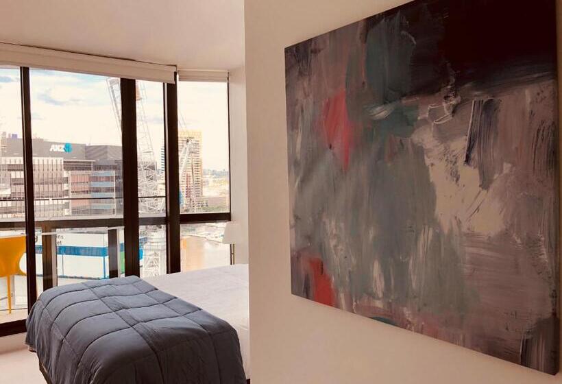 2 Bedrooms Apartment City View, Winston Apartments Docklands