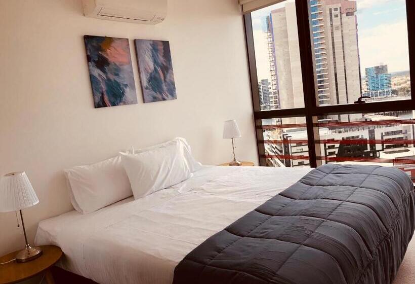 2 Bedrooms Apartment City View, Winston Apartments Docklands