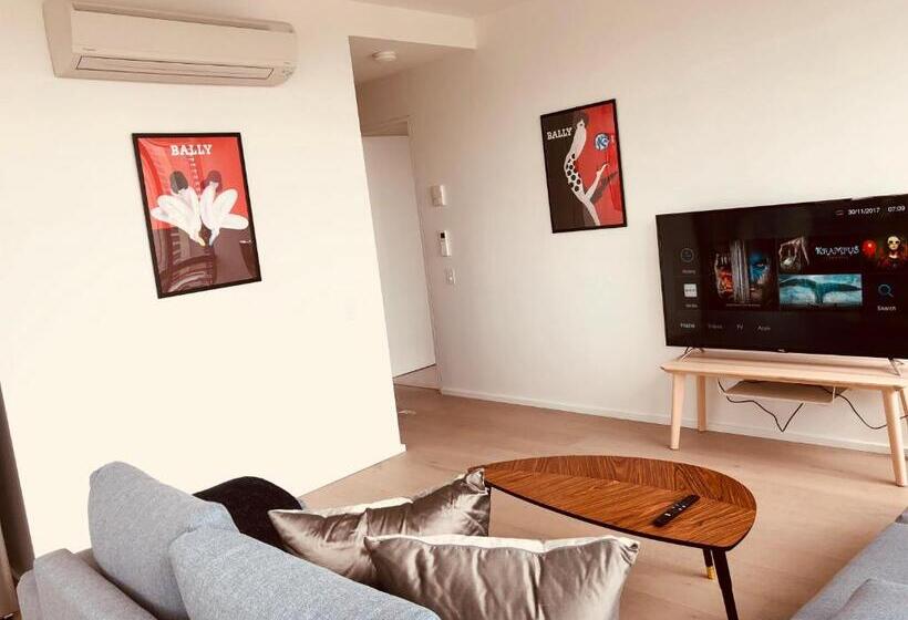 2 Bedrooms Apartment River View, Winston Apartments Docklands