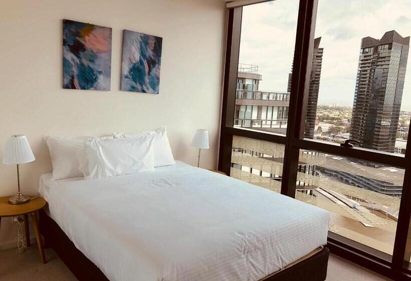 2 Bedrooms Apartment River View, Winston Apartments Docklands