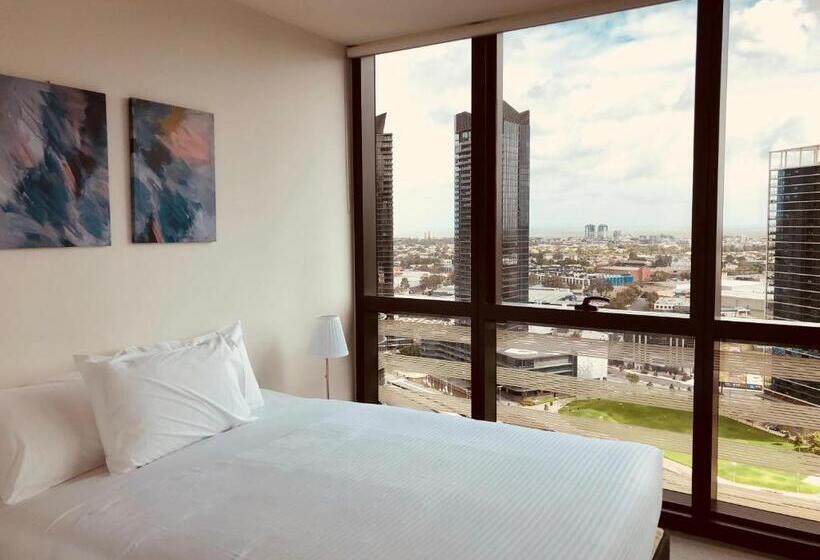 2 Bedrooms Apartment River View, Winston Apartments Docklands