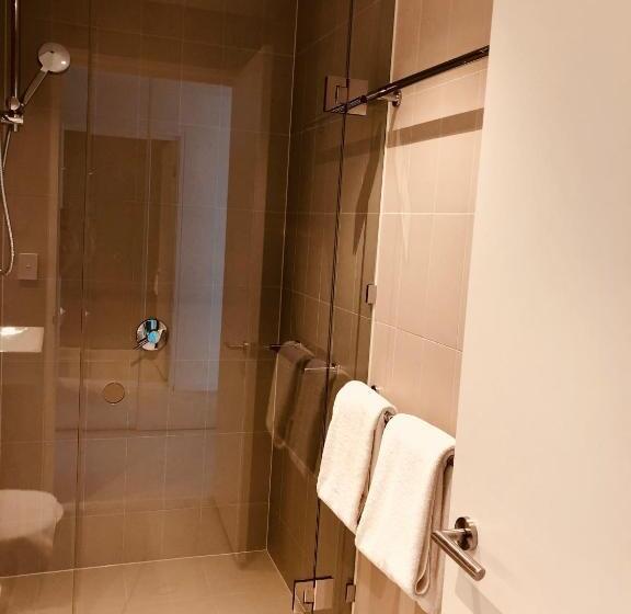 2 Bedrooms Apartment River View, Winston Apartments Docklands