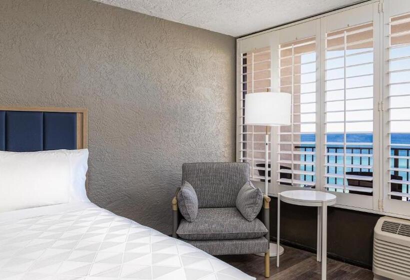 带特大床的高级间, Holiday Inn Resort Panama City Beach, An Ihg