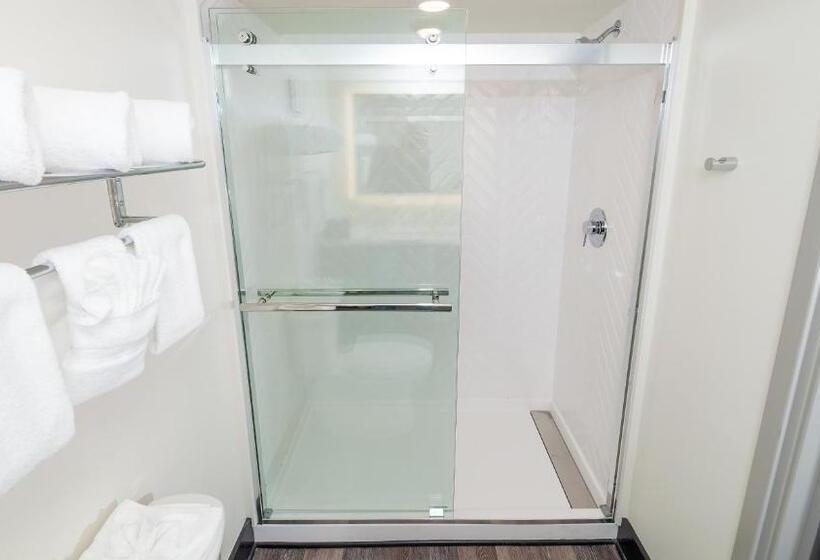 带特大床的豪华房间, Holiday Inn Resort Panama City Beach, An Ihg