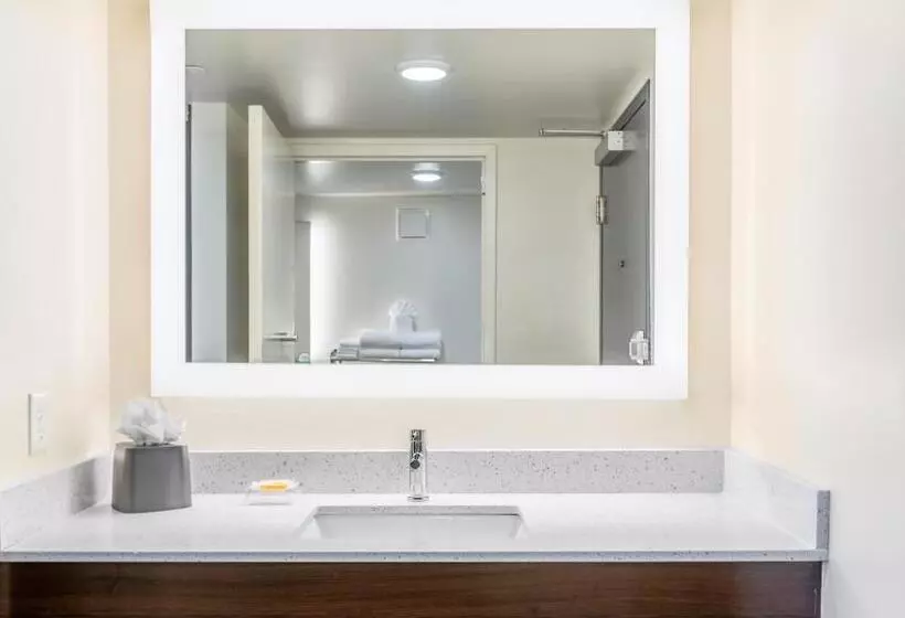 اتاق استاندارد با تخت دو نفره بزرگ برای معلولان, Holiday Inn Resort Panama City Beach, An Ihg