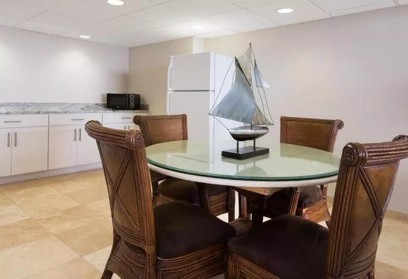 سوئیت دلوکس 2 خوابه, Holiday Inn Resort Panama City Beach, An Ihg