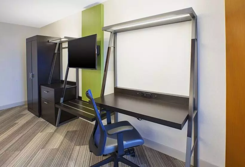 スイート, Holiday Inn Express & Suites Chicago Midway Airport, An Ihg