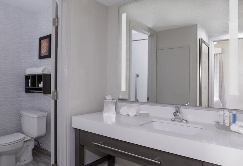 جناح, Addison Suites