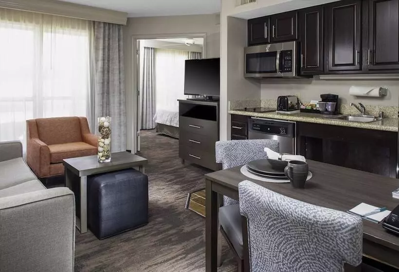 スイート, Addison Suites