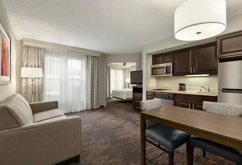 身障者適用スイートルーム, Addison Suites