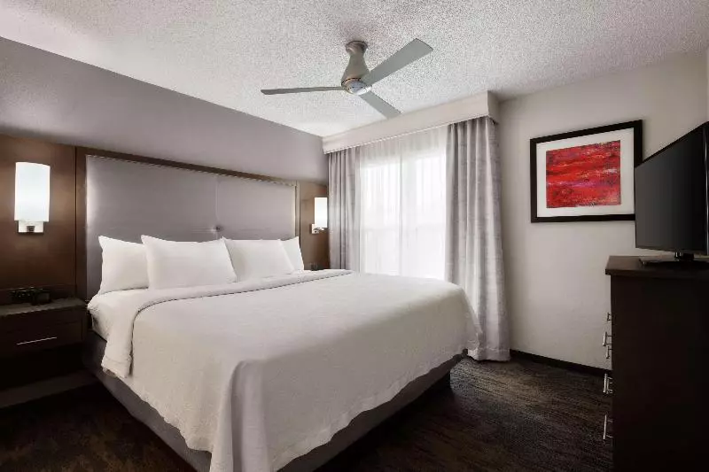 キングサイズベッドのスイートルーム, Addison Suites