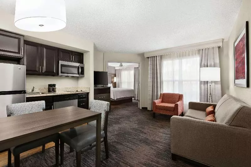 キングサイズベッドのスイートルーム, Addison Suites