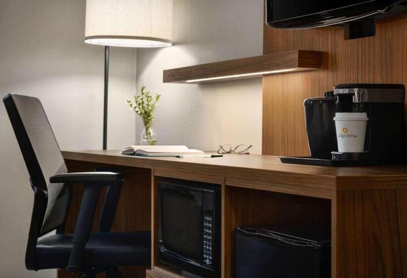 غرفة قياسية, La Quinta By Wyndham Salem Or