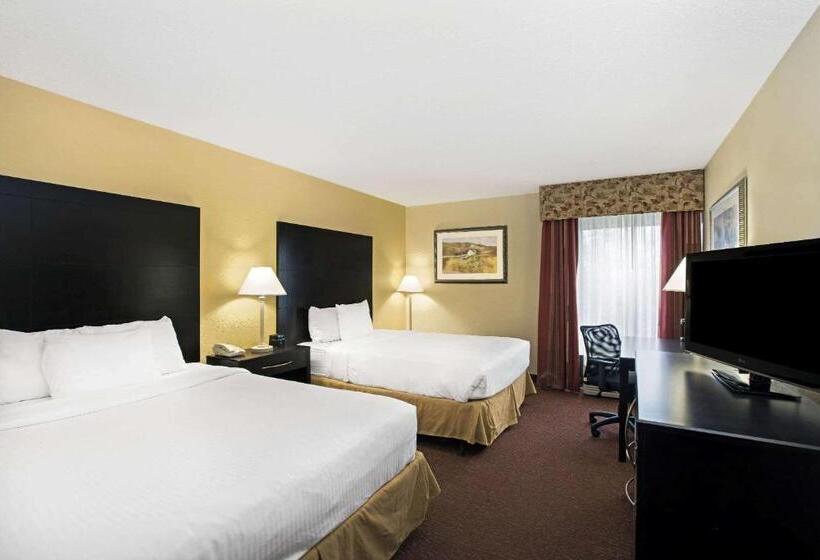 Номер Стандарт, La Quinta Inn & Suites By Wyndham Salina