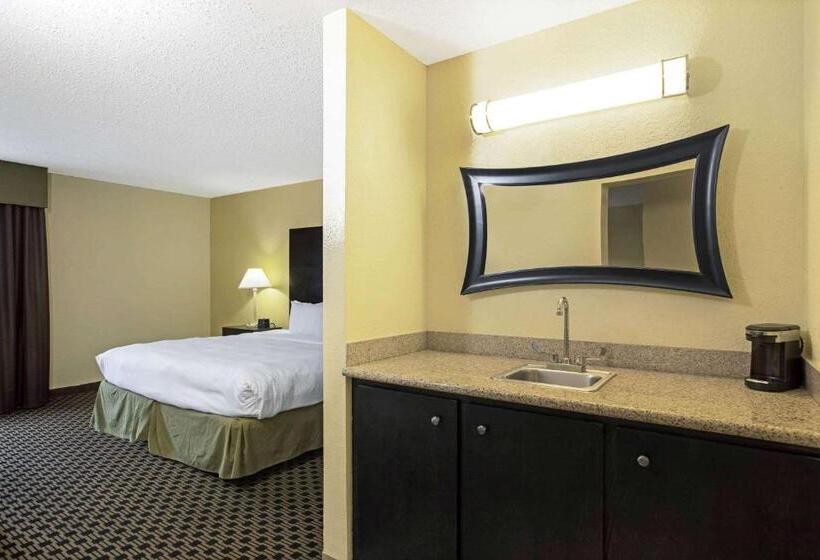 Люкс Кровать Кинг, La Quinta Inn & Suites By Wyndham Salina