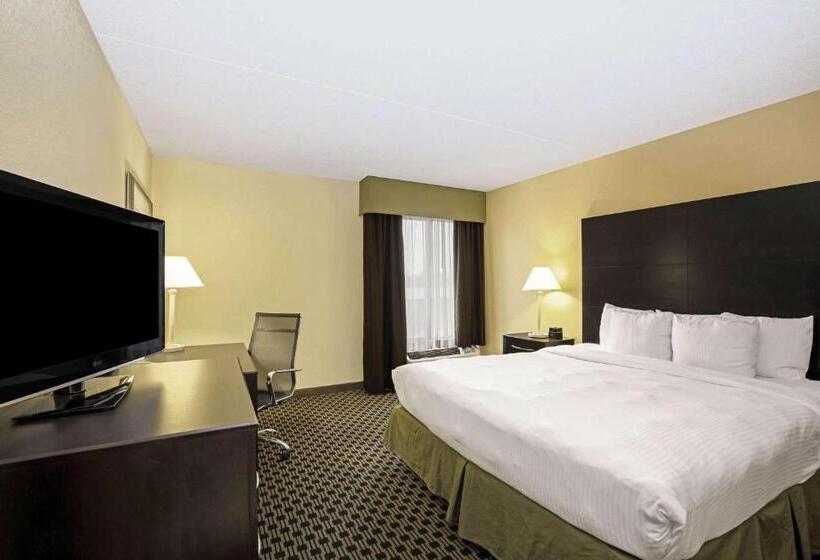 Люкс Кровать Кинг, La Quinta Inn & Suites By Wyndham Salina