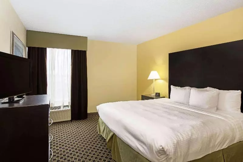 Standard-huone, La Quinta Inn & Suites By Wyndham Salina