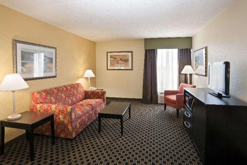 Номер Стандарт, La Quinta Inn & Suites By Wyndham Salina