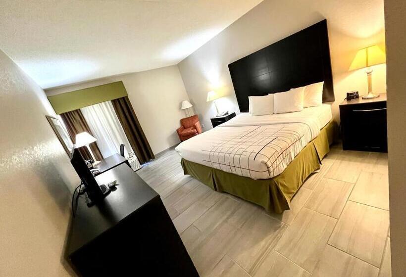 Люкс Кровать Кинг, La Quinta Inn & Suites By Wyndham Salina